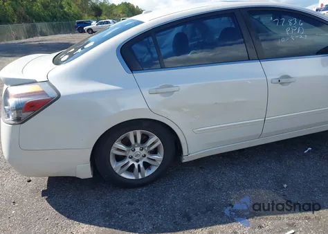 2010 Nissan Altima 2.5 S z USA, uszkodzony, nr VIN 1N4AL2AP4AN511482